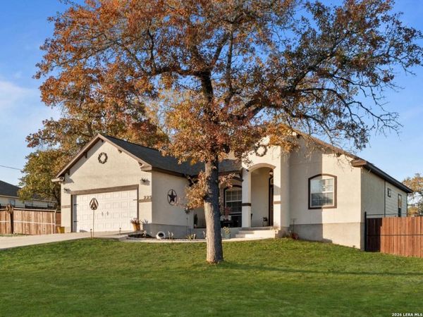 225 BROKEN STAR TRAIL, Poteet, TX 78065