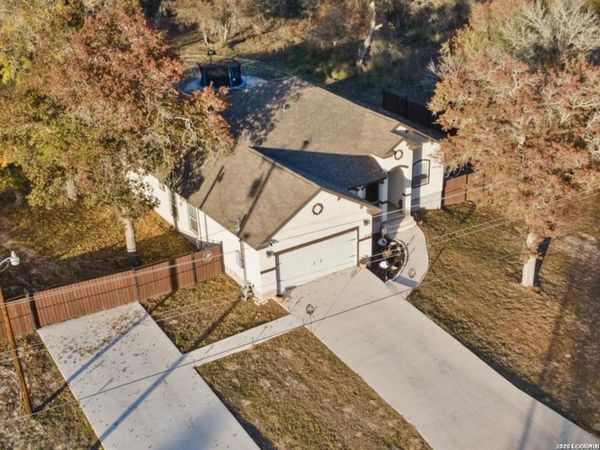 225 BROKEN STAR TRAIL, Poteet, TX 78065