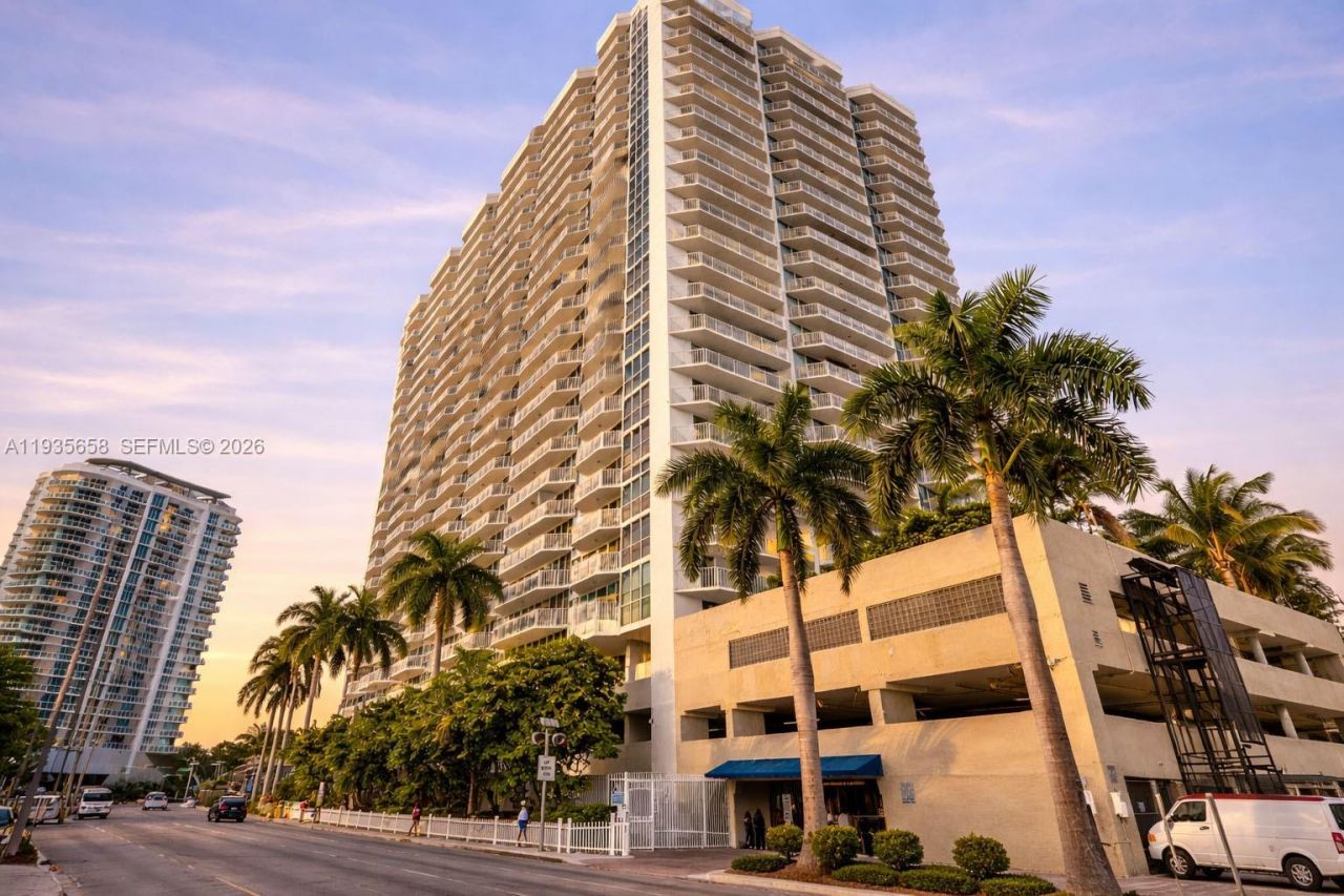 7601 E Treasure Dr, Unit 611, North Bay Village, FL 33141 Photo