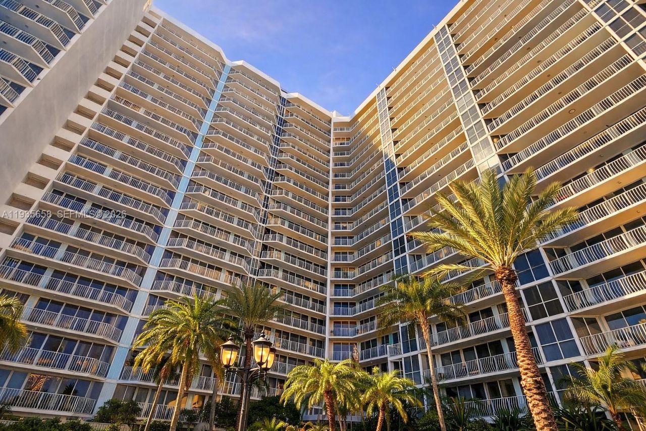 7601 E Treasure Dr, Unit 611, North Bay Village, FL 33141 Photo