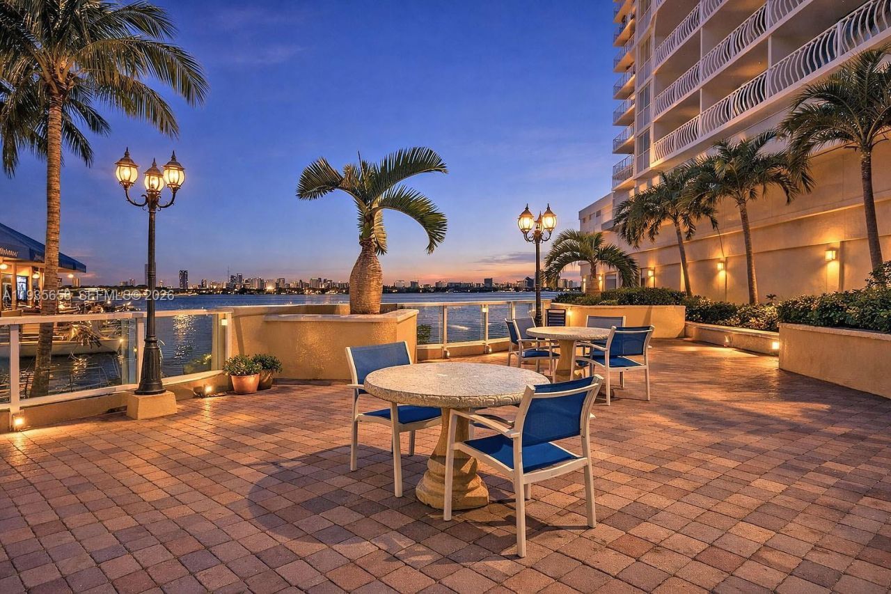 7601 E Treasure Dr, Unit 611, North Bay Village, FL 33141 Photo