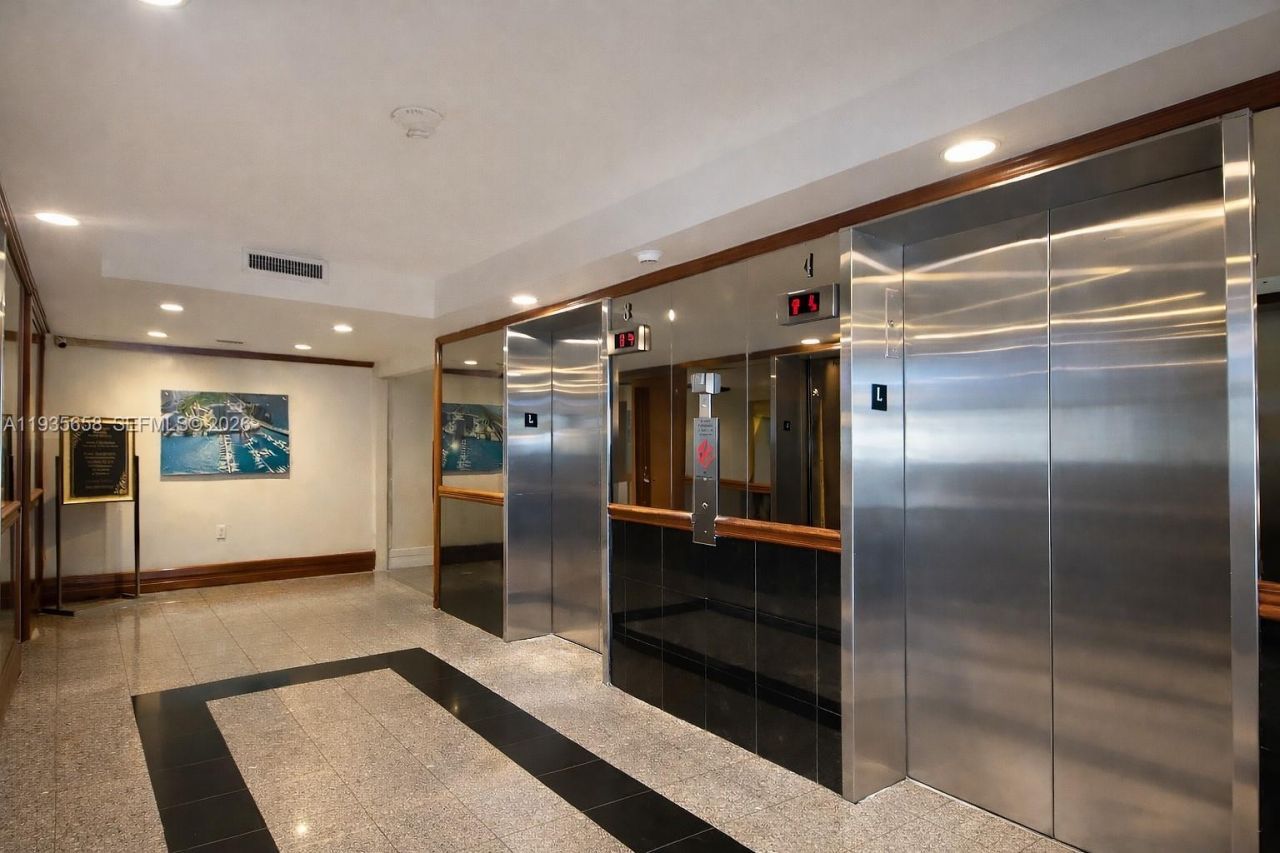 7601 E Treasure Dr, Unit 611, North Bay Village, FL 33141 Photo