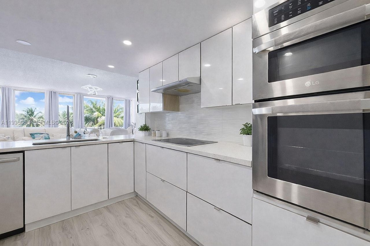 7601 E Treasure Dr, Unit 611, North Bay Village, FL 33141 Photo