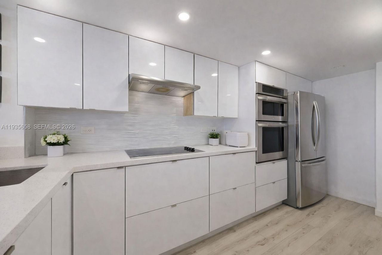 7601 E Treasure Dr, Unit 611, North Bay Village, FL 33141 Photo