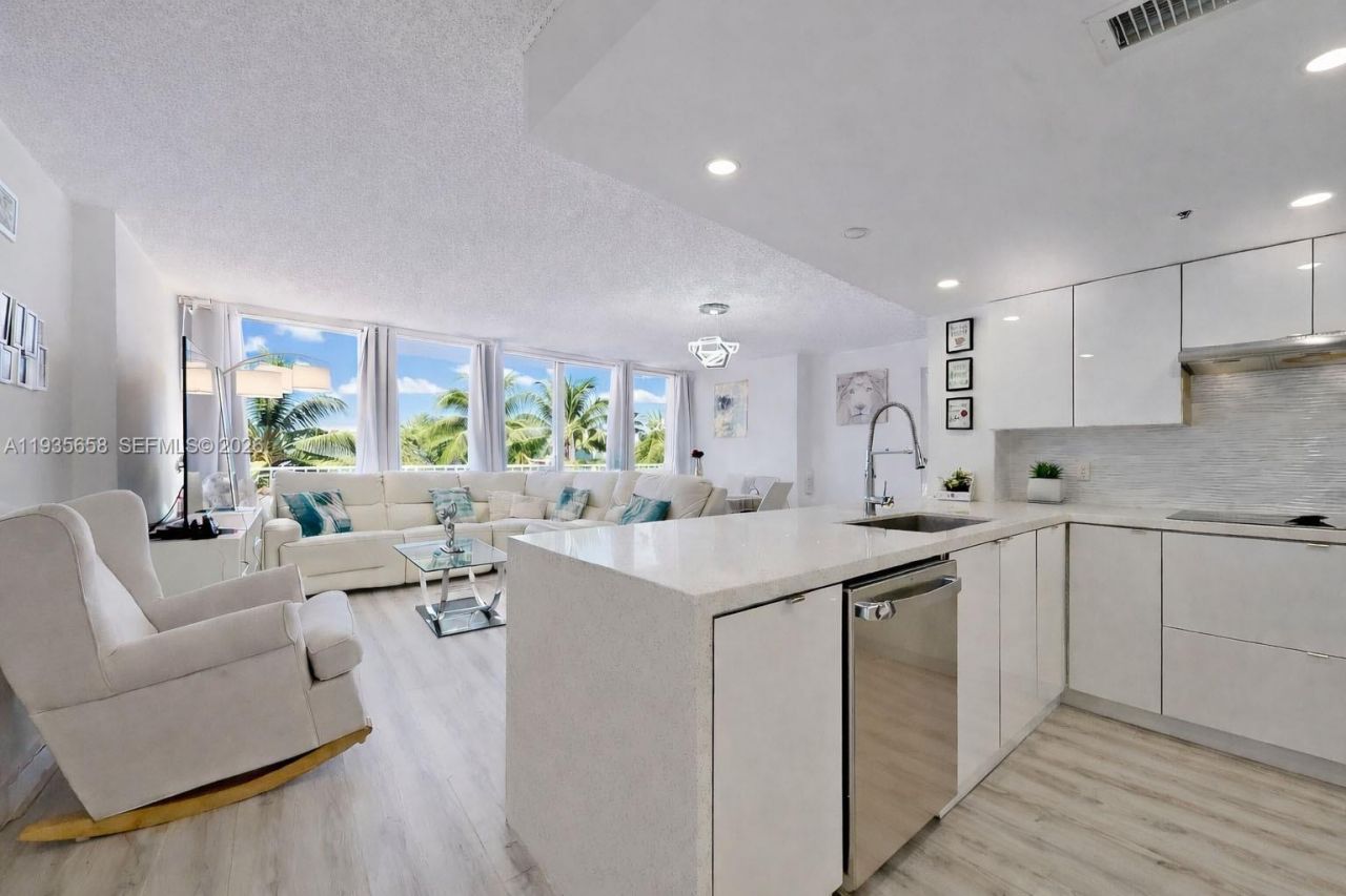 7601 E Treasure Dr, Unit 611, North Bay Village, FL 33141 Photo