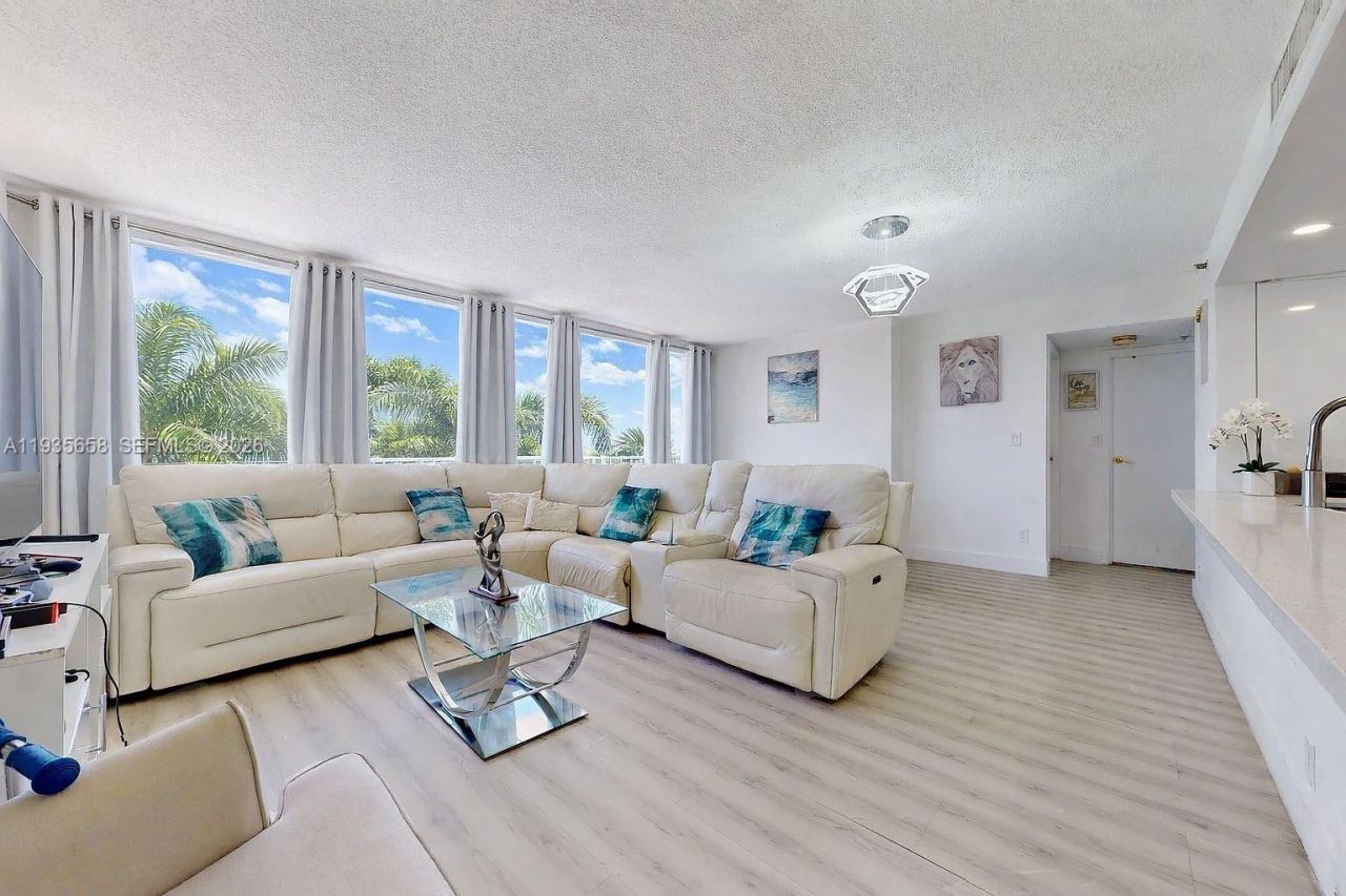 7601 E Treasure Dr, Unit 611, North Bay Village, FL 33141 Photo