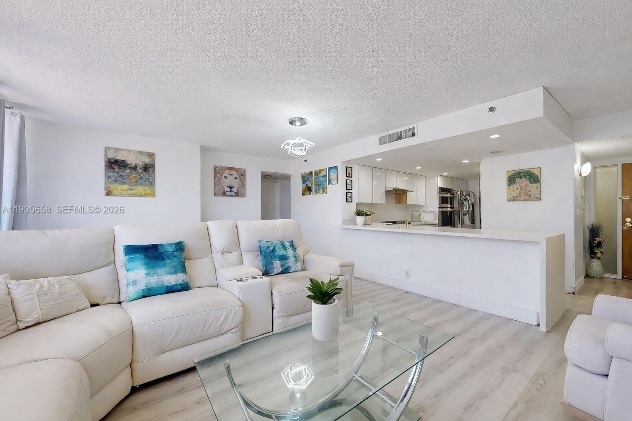 7601 E Treasure Dr, Unit 611, North Bay Village, FL 33141 Photo