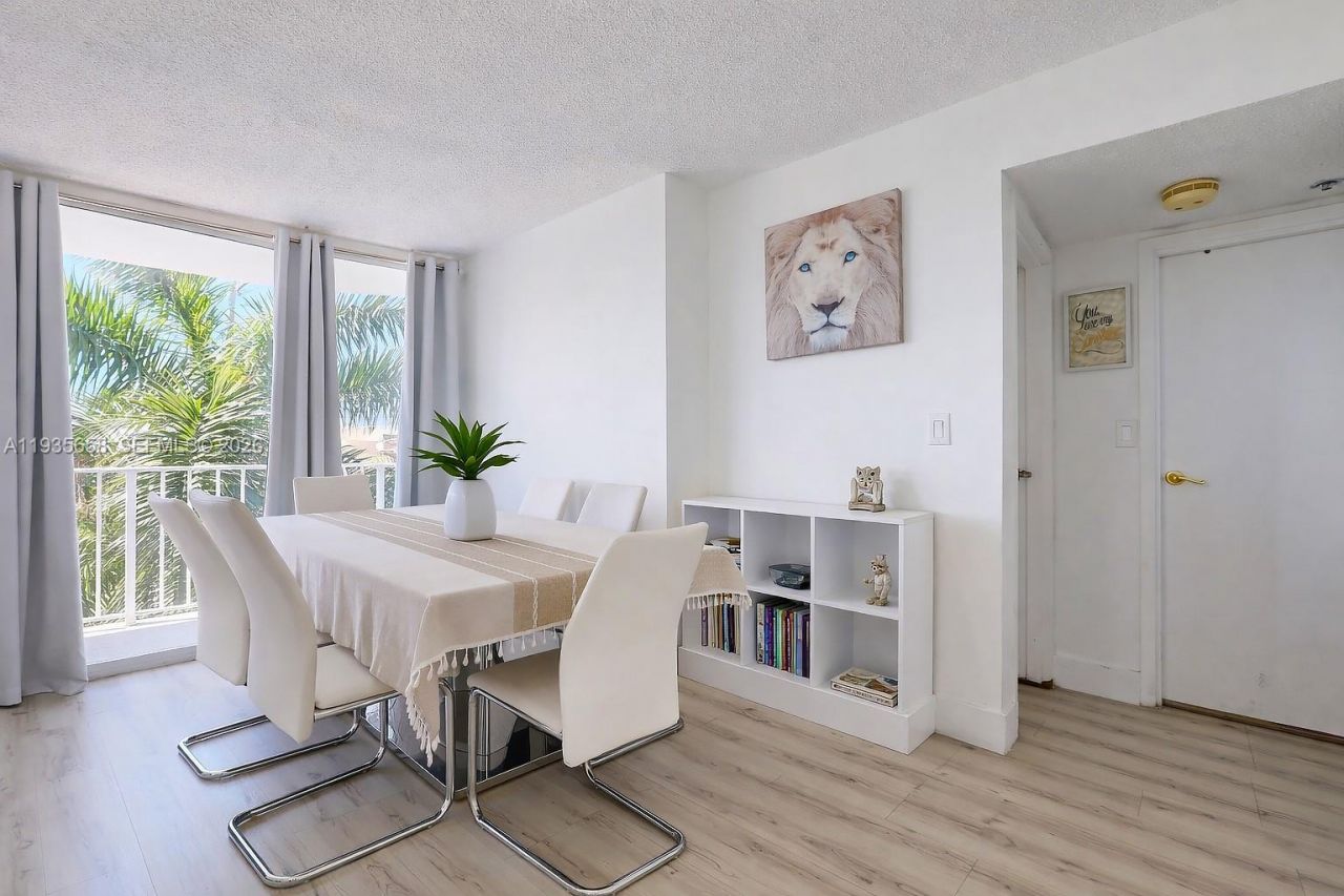 7601 E Treasure Dr, Unit 611, North Bay Village, FL 33141 Photo