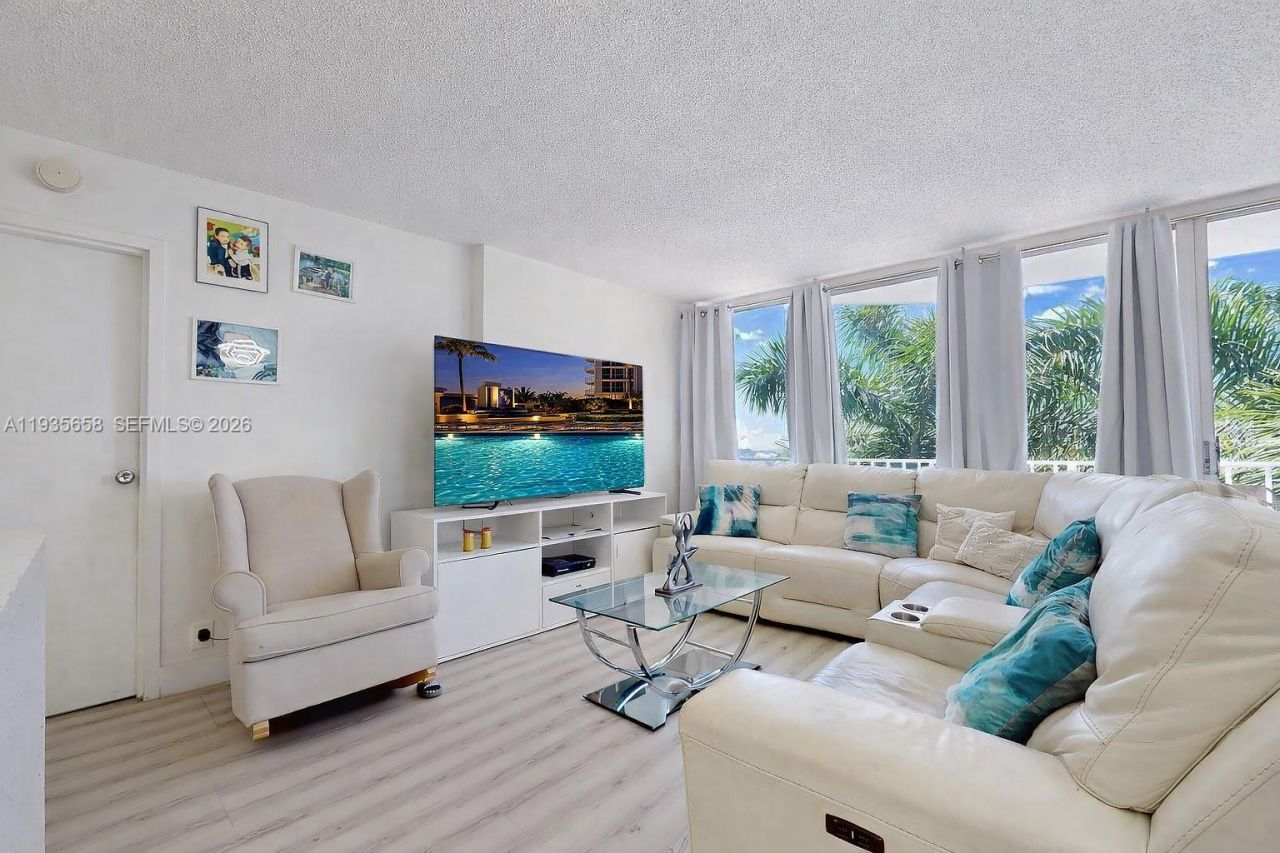 7601 E Treasure Dr, Unit 611, North Bay Village, FL 33141 Photo