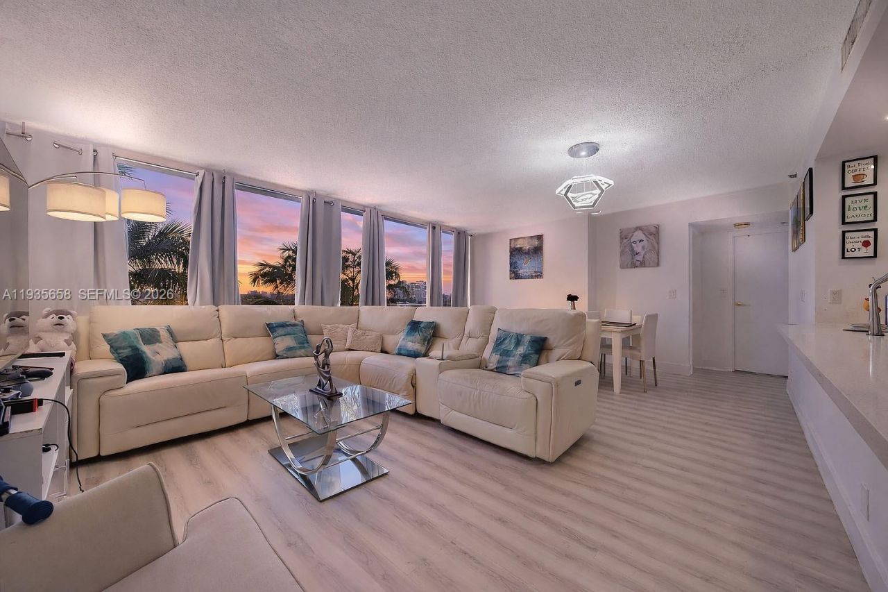 7601 E Treasure Dr, Unit 611, North Bay Village, FL 33141 Photo