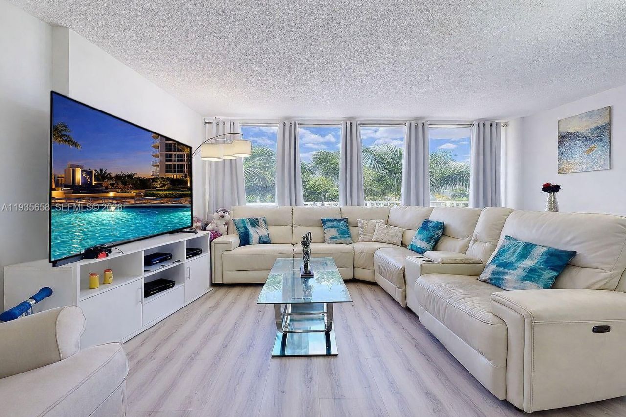 7601 E Treasure Dr, Unit 611, North Bay Village, FL 33141 Photo