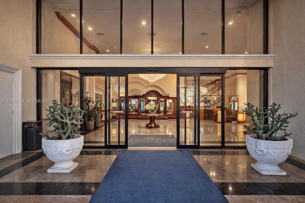 7601 E Treasure Dr, Unit 611, North Bay Village, FL 33141 Photo