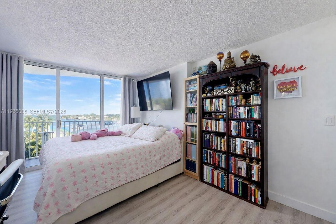 7601 E Treasure Dr, Unit 611, North Bay Village, FL 33141 Photo