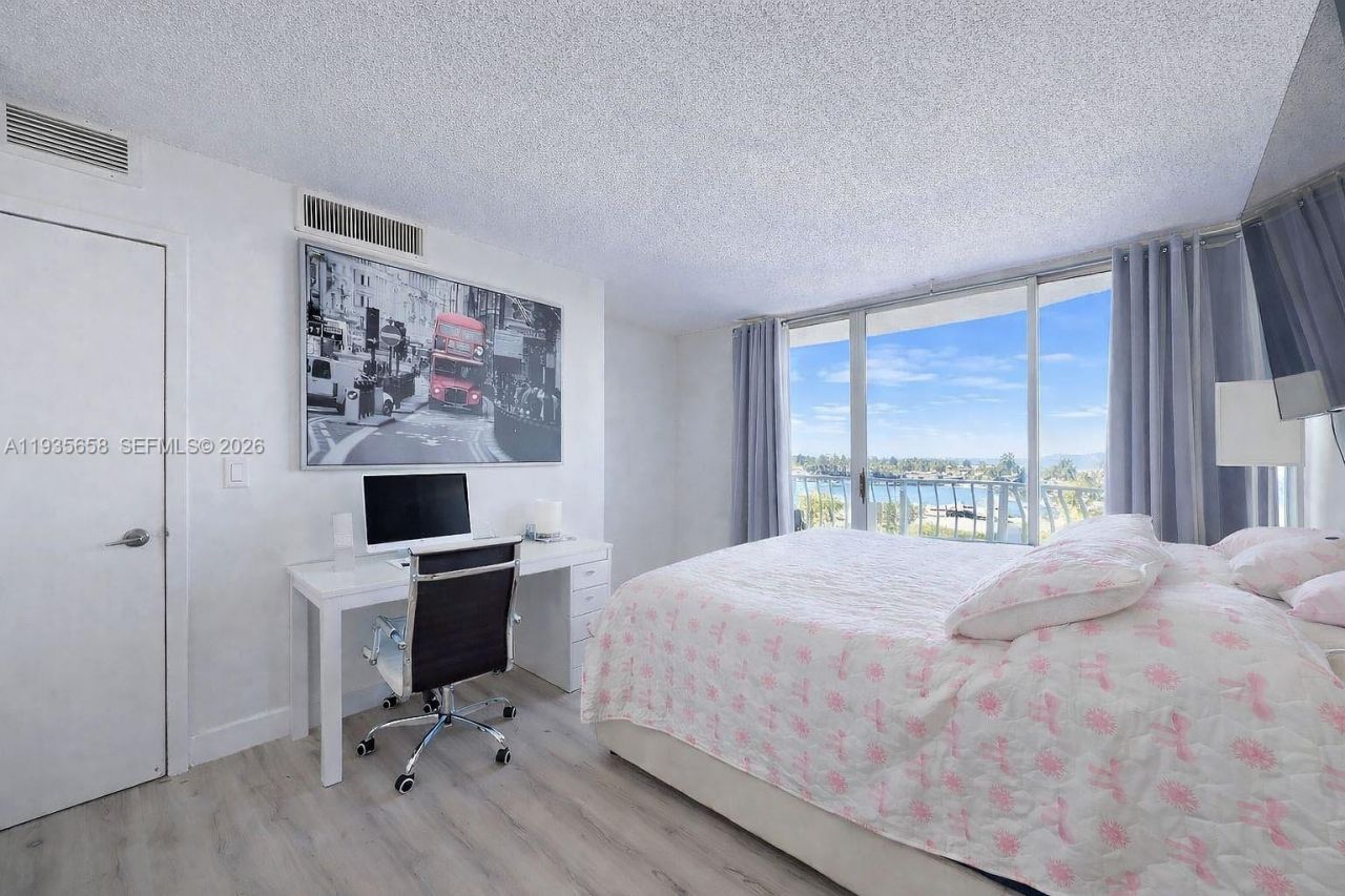 7601 E Treasure Dr, Unit 611, North Bay Village, FL 33141 Photo