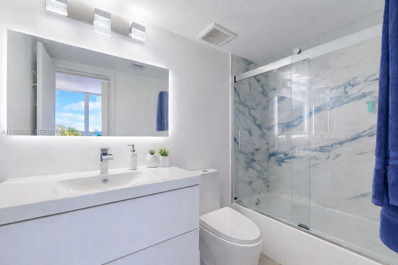 7601 E Treasure Dr, Unit 611, North Bay Village, FL 33141 Photo