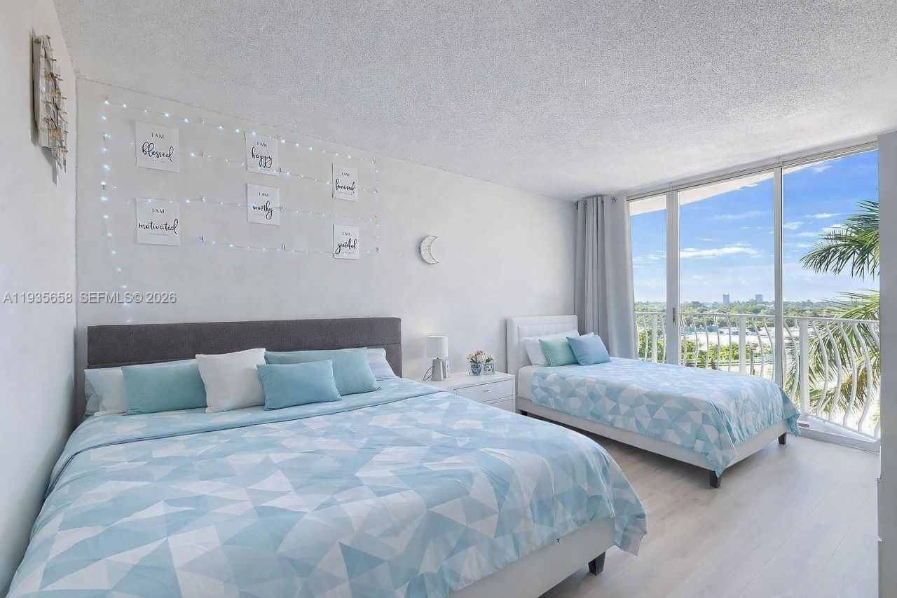 7601 E Treasure Dr, Unit 611, North Bay Village, FL 33141 Photo