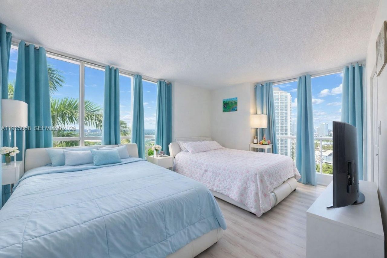 7601 E Treasure Dr, Unit 611, North Bay Village, FL 33141 Photo