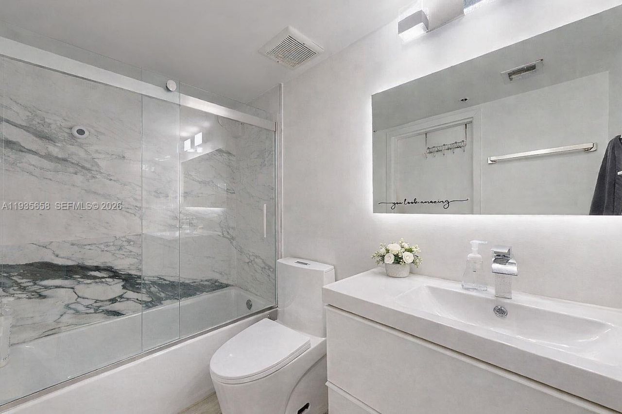 7601 E Treasure Dr, Unit 611, North Bay Village, FL 33141 Photo