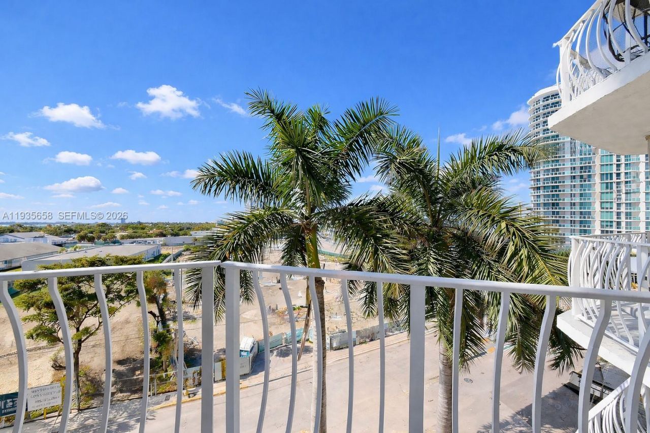 7601 E Treasure Dr, Unit 611, North Bay Village, FL 33141 Photo