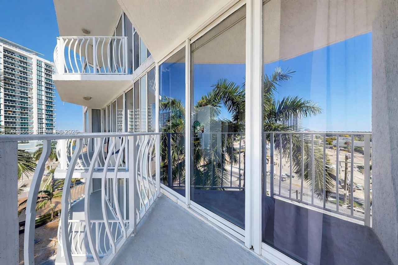 7601 E Treasure Dr, Unit 611, North Bay Village, FL 33141 Photo