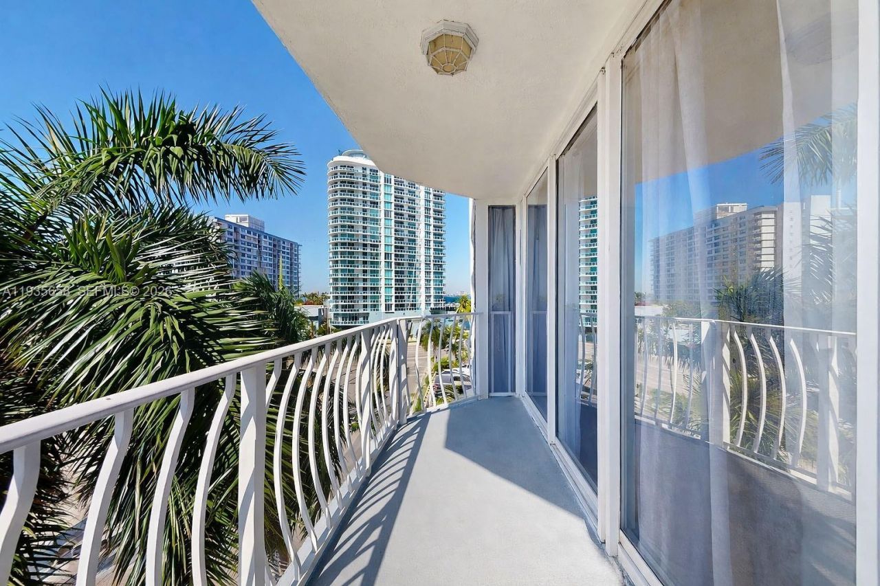 7601 E Treasure Dr, Unit 611, North Bay Village, FL 33141 Photo