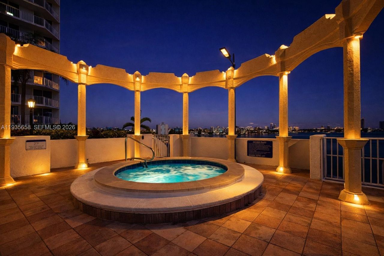 7601 E Treasure Dr, Unit 611, North Bay Village, FL 33141 Photo