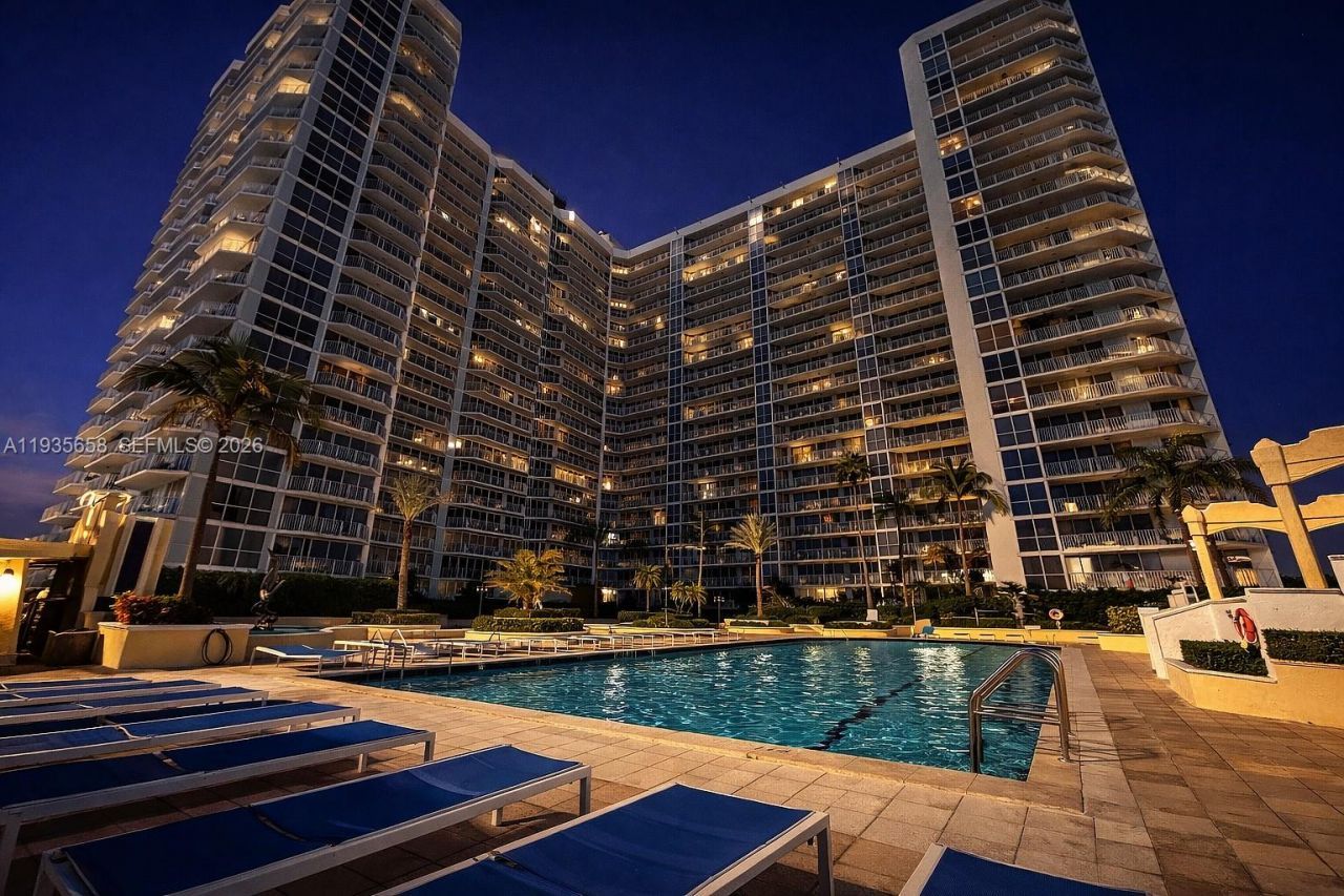 7601 E Treasure Dr, Unit 611, North Bay Village, FL 33141 Photo