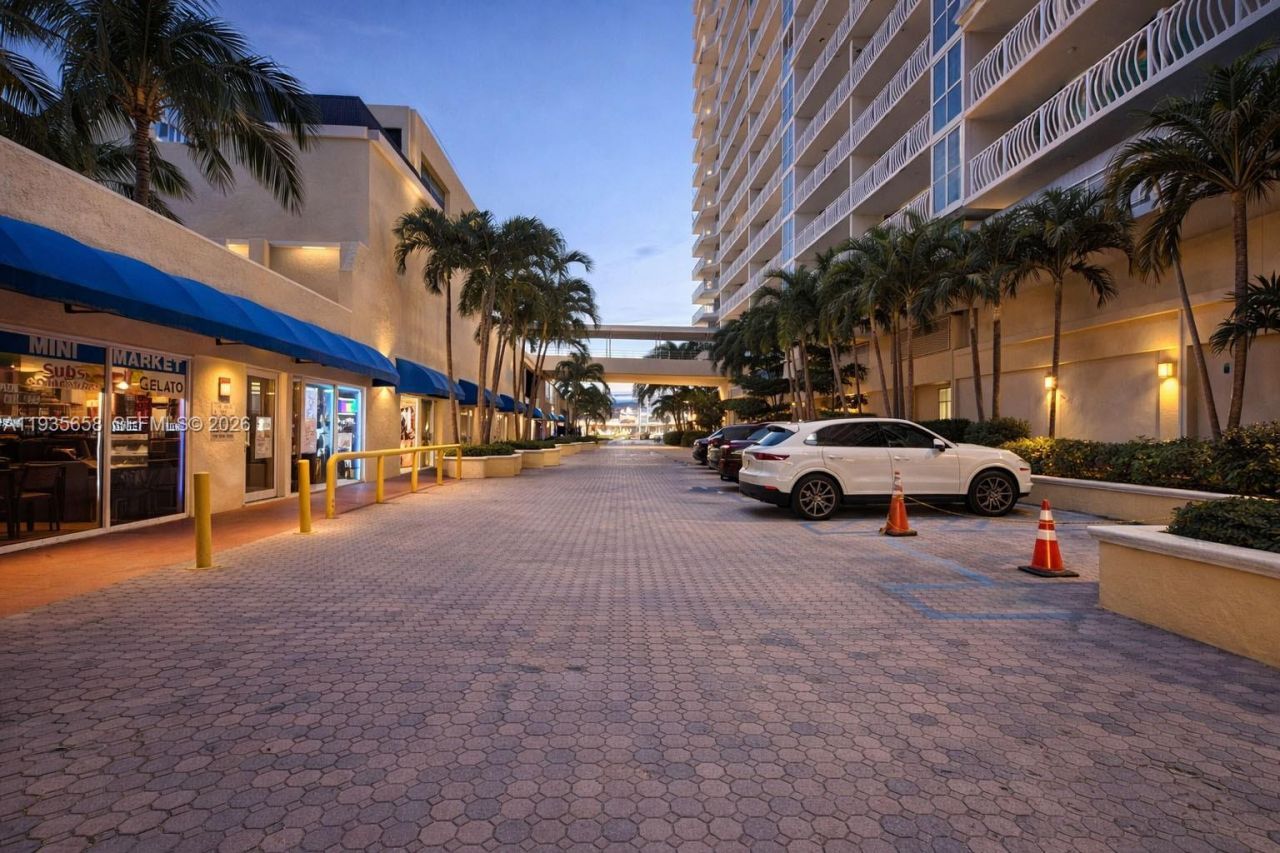 7601 E Treasure Dr, Unit 611, North Bay Village, FL 33141 Photo