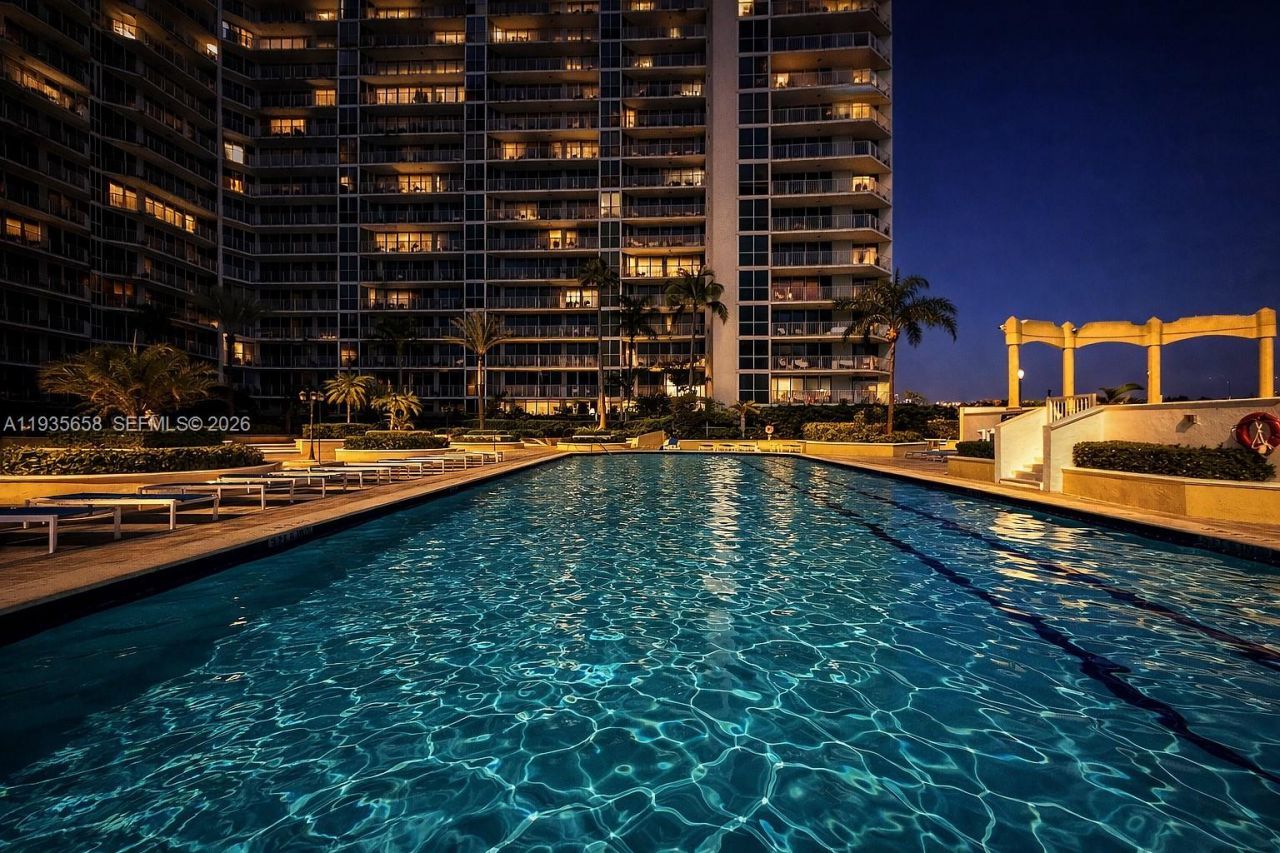 7601 E Treasure Dr, Unit 611, North Bay Village, FL 33141 Photo