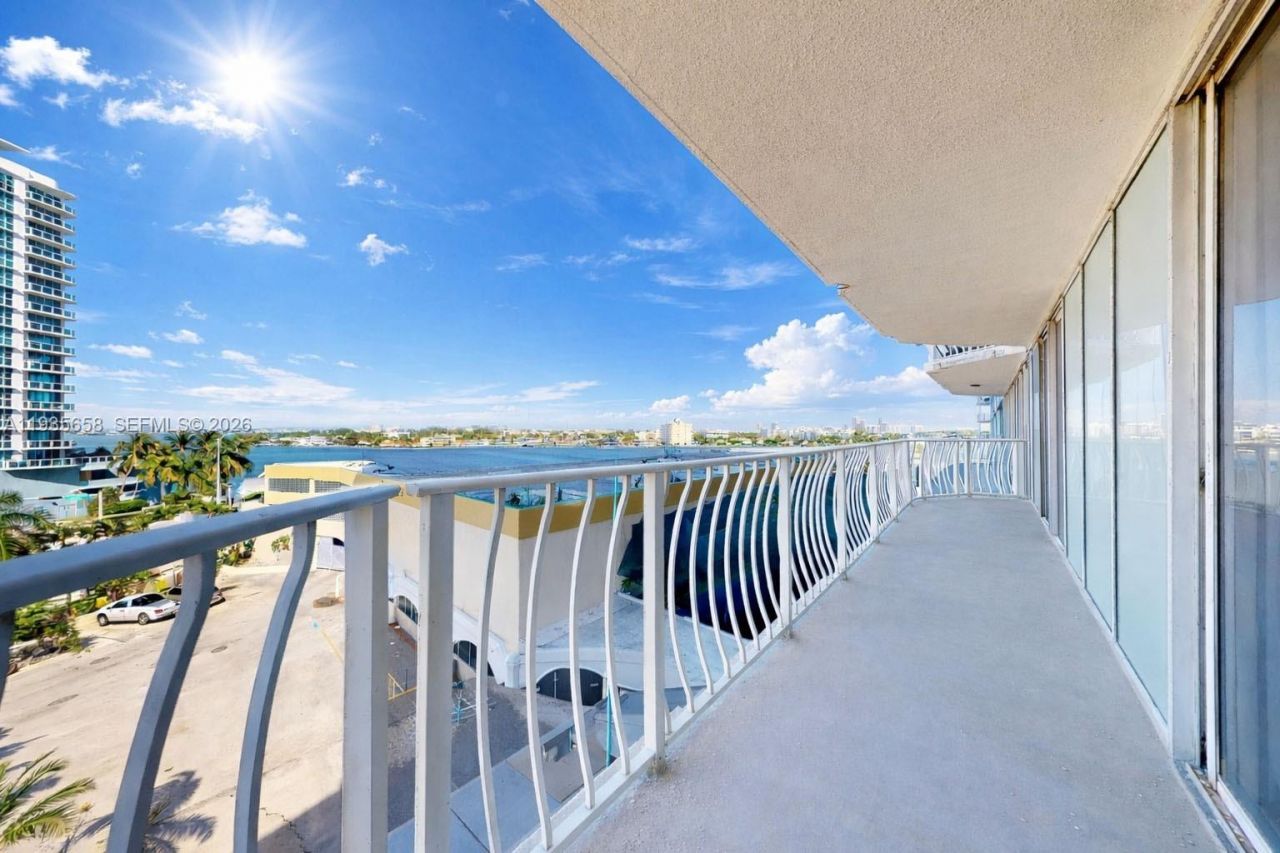 7601 E Treasure Dr, Unit 611, North Bay Village, FL 33141 Photo