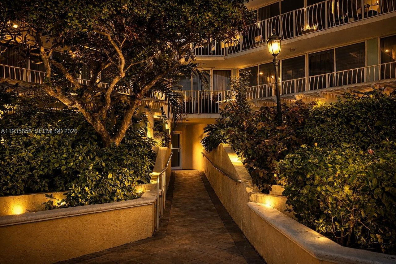 7601 E Treasure Dr, Unit 611, North Bay Village, FL 33141 Photo