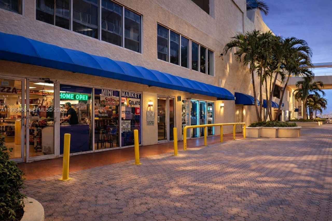 7601 E Treasure Dr, Unit 611, North Bay Village, FL 33141 Photo