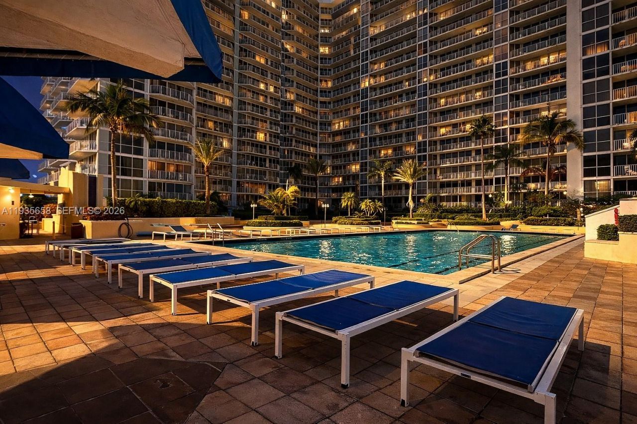 7601 E Treasure Dr, Unit 611, North Bay Village, FL 33141 Photo