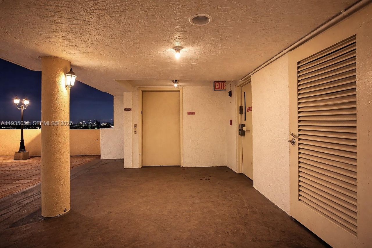 7601 E Treasure Dr, Unit 611, North Bay Village, FL 33141 Photo