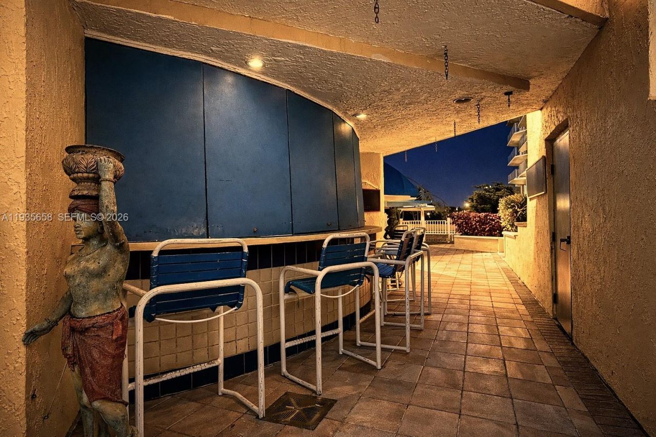 7601 E Treasure Dr, Unit 611, North Bay Village, FL 33141 Photo