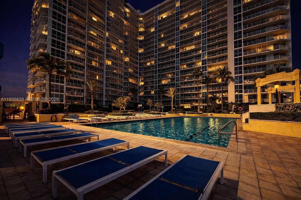 7601 E Treasure Dr, Unit 611, North Bay Village, FL 33141 Photo