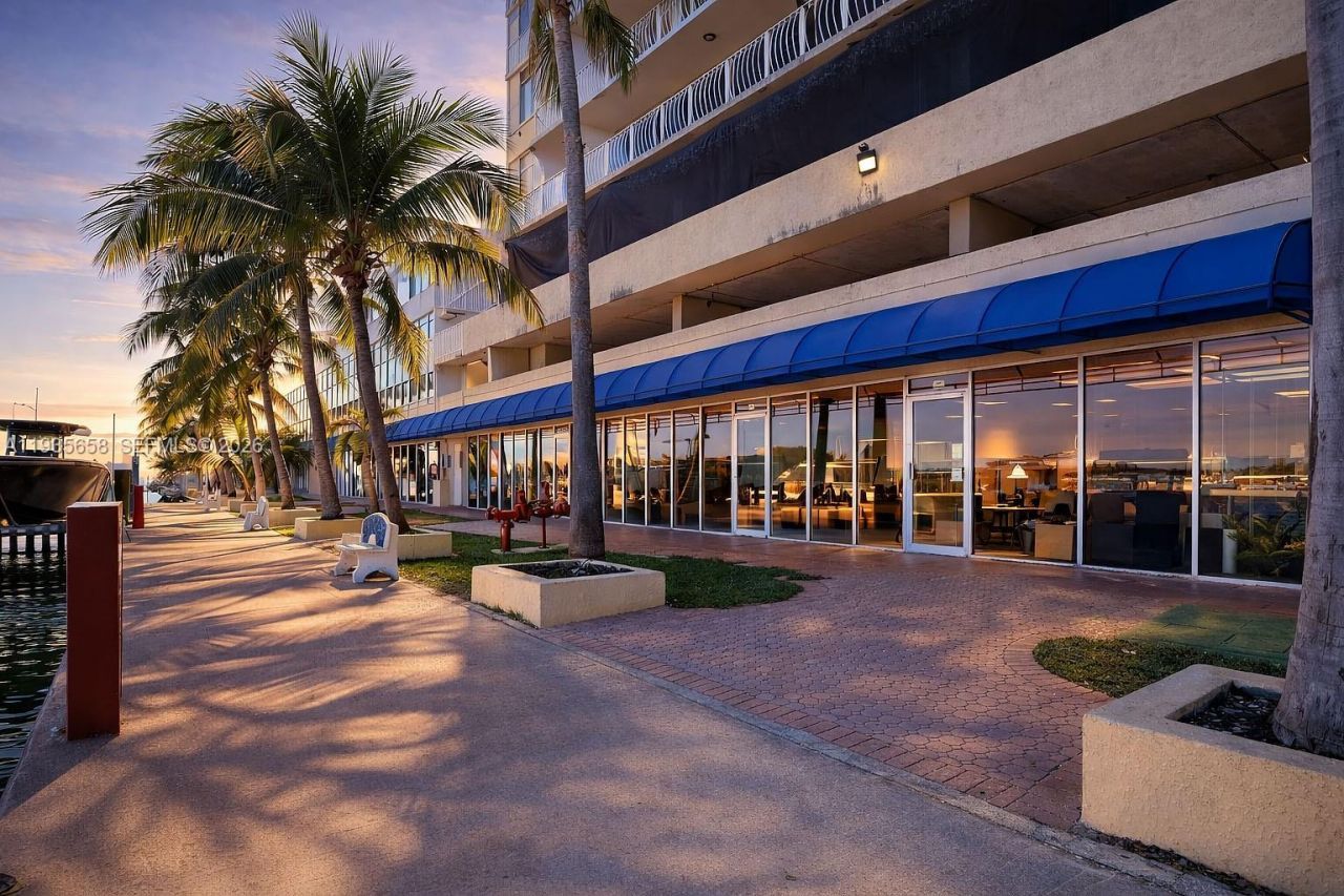 7601 E Treasure Dr, Unit 611, North Bay Village, FL 33141 Photo