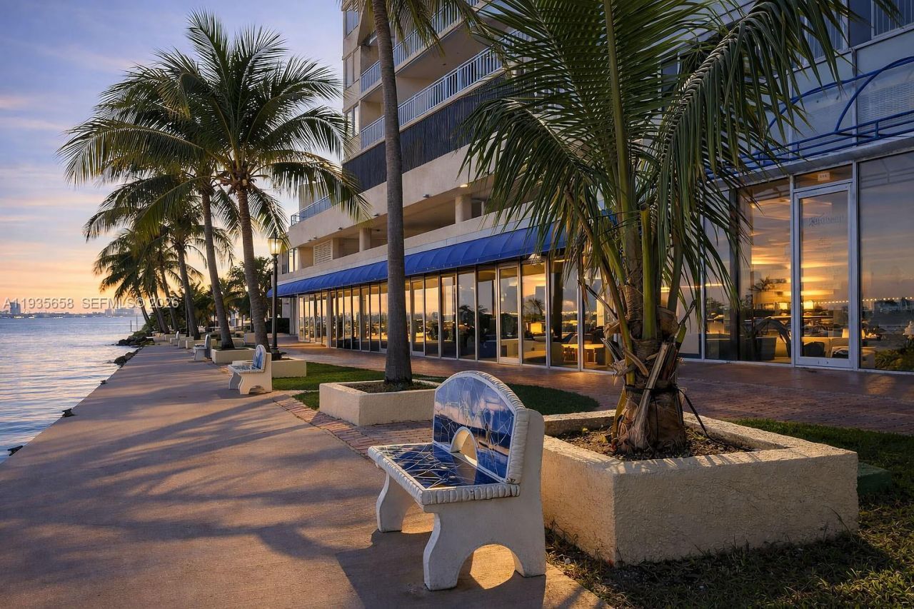 7601 E Treasure Dr, Unit 611, North Bay Village, FL 33141 Photo