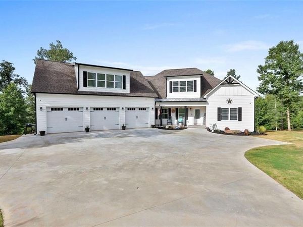 215 Walden Pond Trail, Senoia, GA 30276