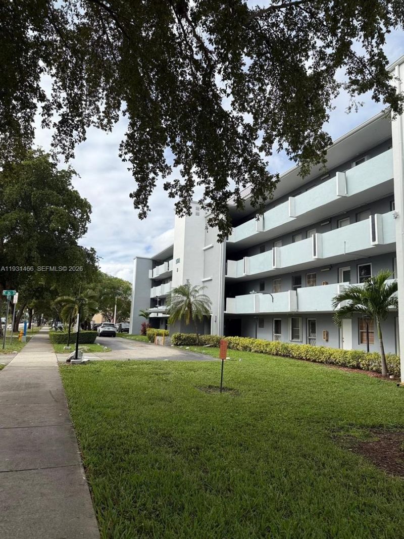 1601 NE 191st St, Unit B113, Miami, FL 33179 Photo