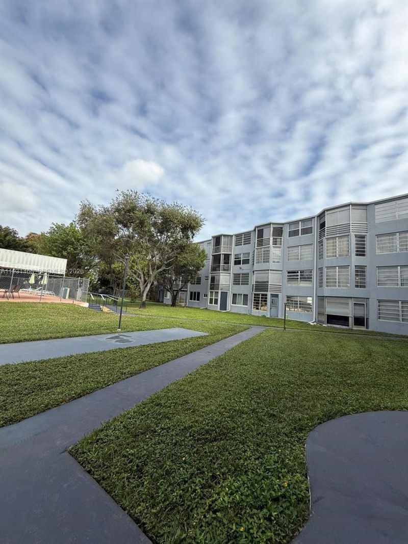 1601 NE 191st St, Unit B113, Miami, FL 33179 Photo