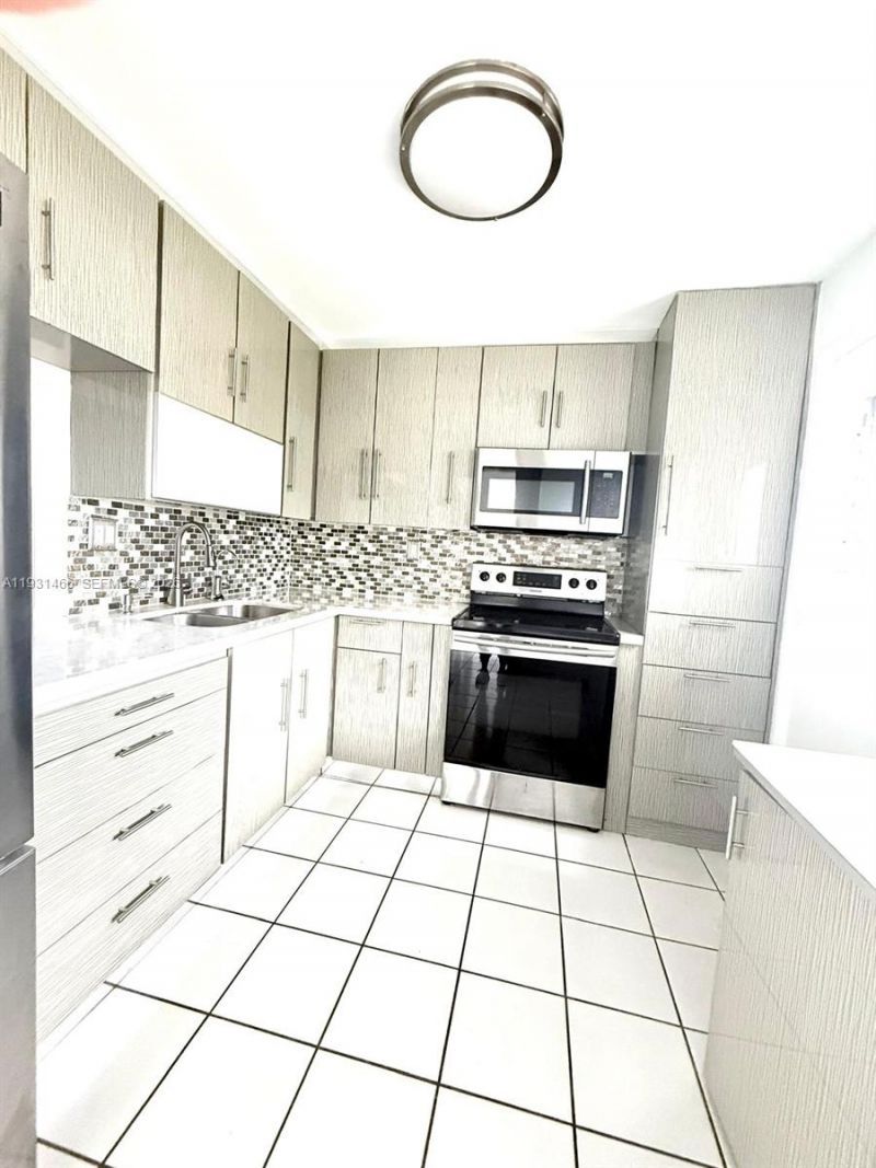 1601 NE 191st St, Unit B113, Miami, FL 33179 Photo