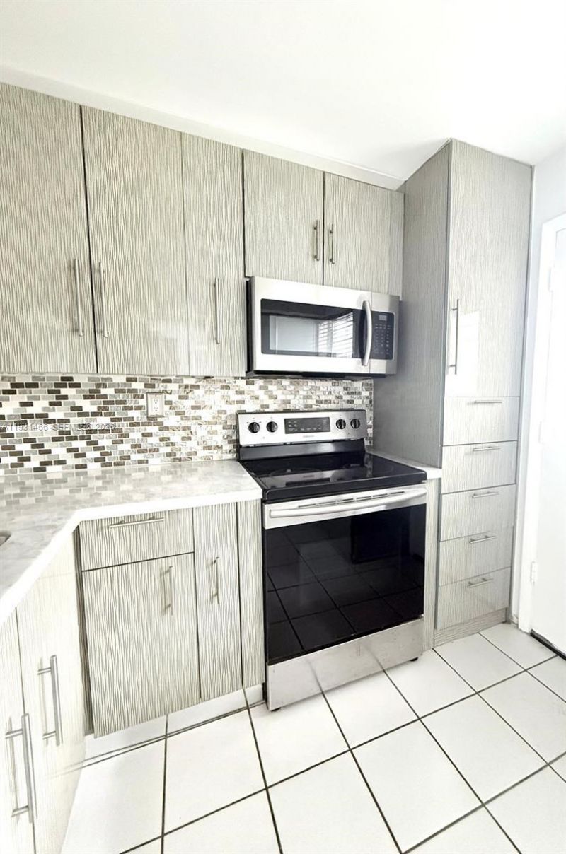 1601 NE 191st St, Unit B113, Miami, FL 33179 Photo