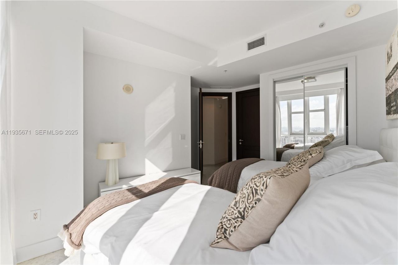 18201 Collins Ave, Unit 5001, Sunny Isles Beach, FL 33160 Photo