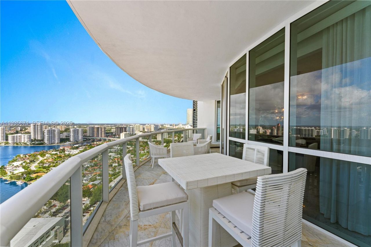 18201 Collins Ave, Unit 5001, Sunny Isles Beach, FL 33160 Photo