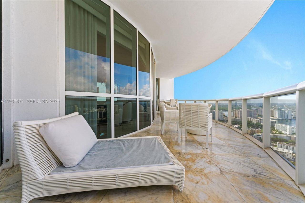 18201 Collins Ave, Unit 5001, Sunny Isles Beach, FL 33160 Photo