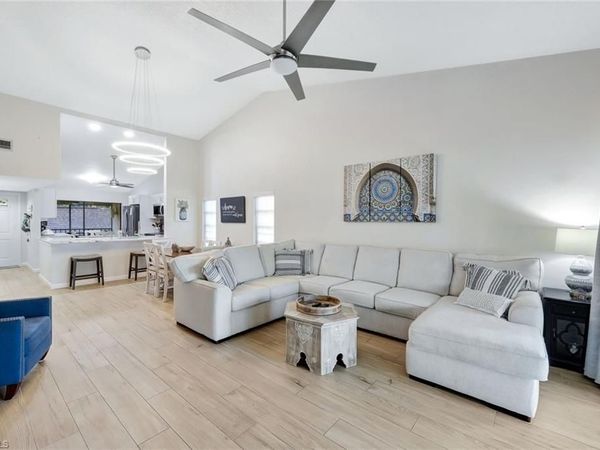 15400 Cedarwood LN, Unit 1-201, NAPLES, FL 34110