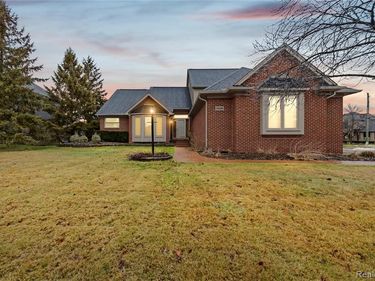 55206 Leonard Court, Shelby Twp, MI 48316
