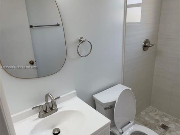2760 W 61st Pl, Unit 202, Hialeah, FL 33016