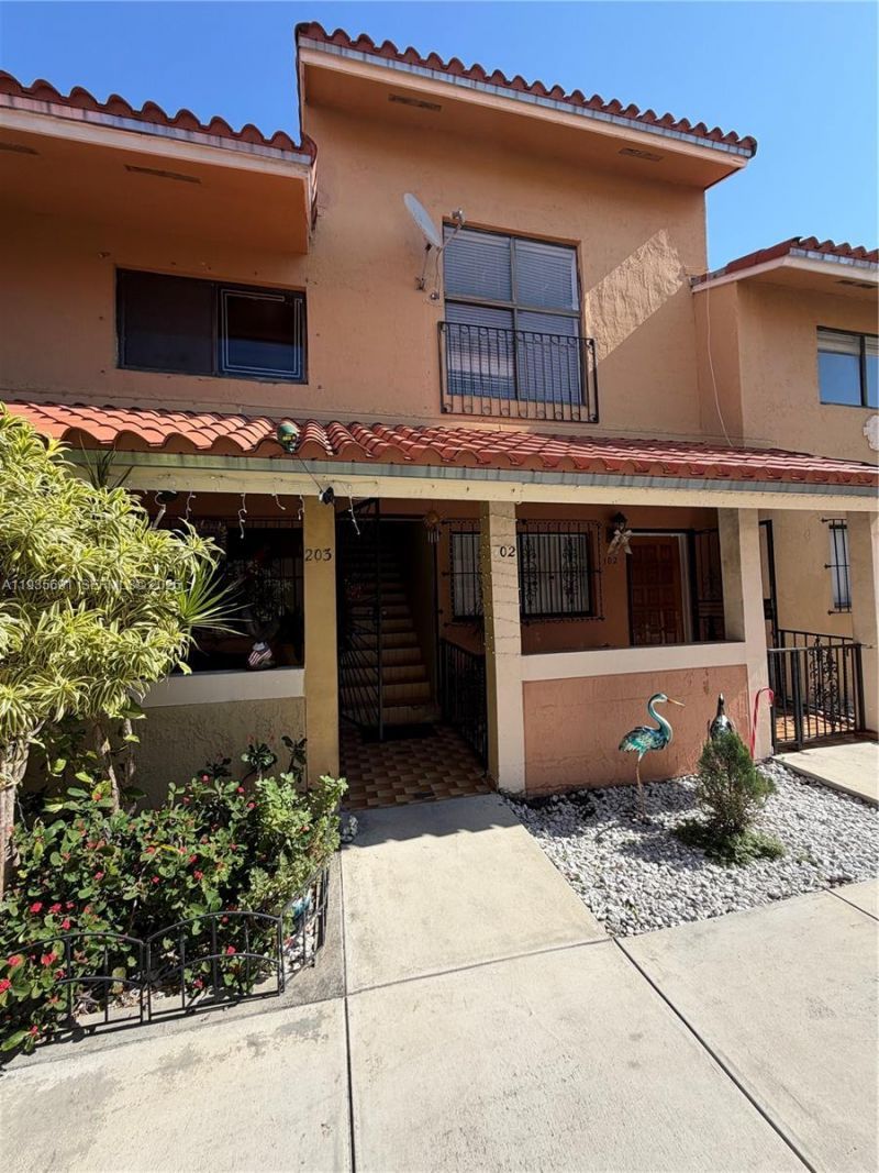 2760 W 61st Pl, Unit 202, Hialeah, FL 33016 Photo